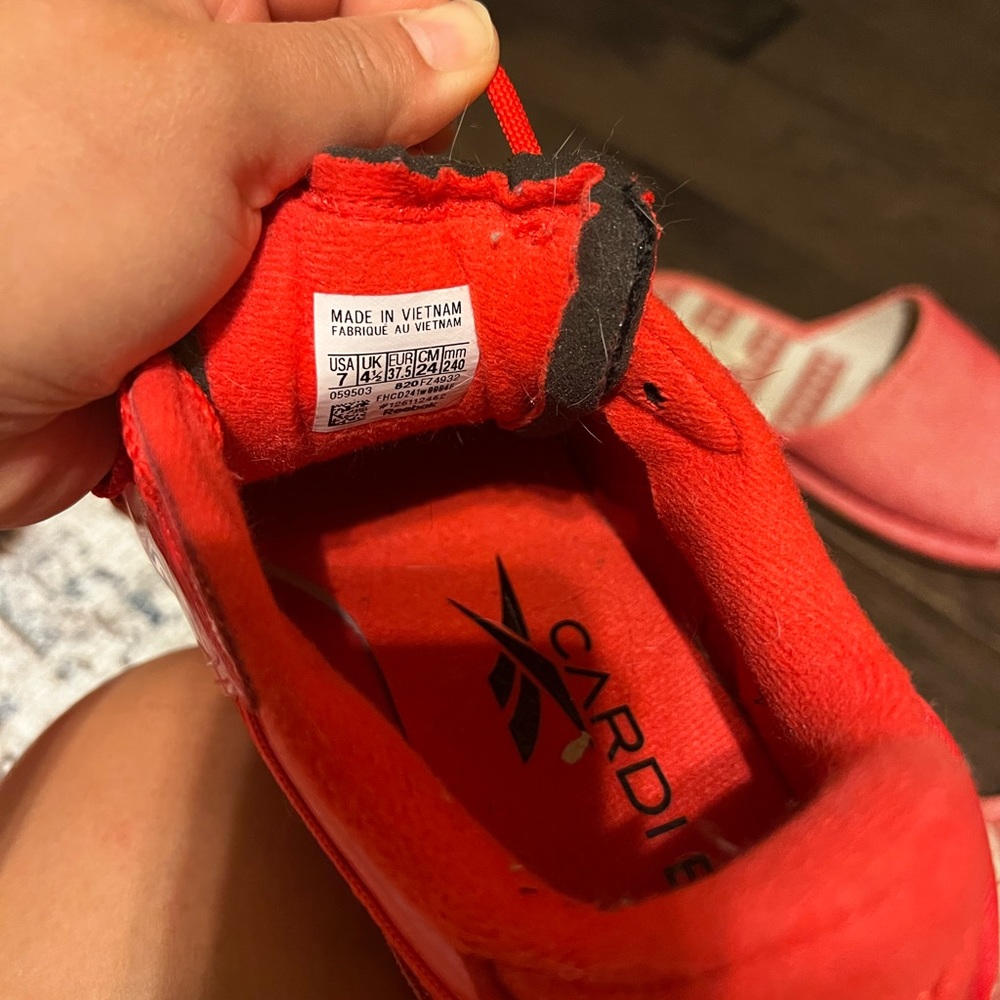 Red Cardi B Club C Reeboks size 7 - Picture 4 of 4